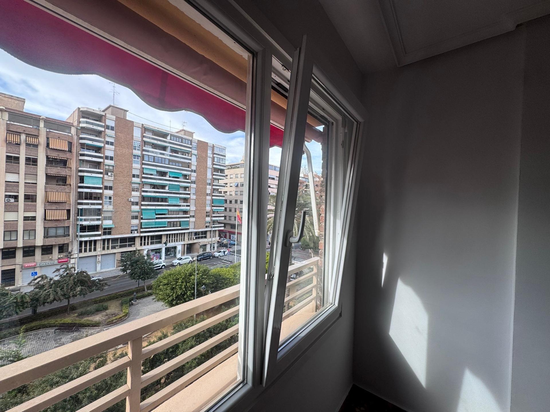 PISO AMPLIO EN LA MEJOR ZONA DE SAN JUAN DE ALICANTE - foto 7