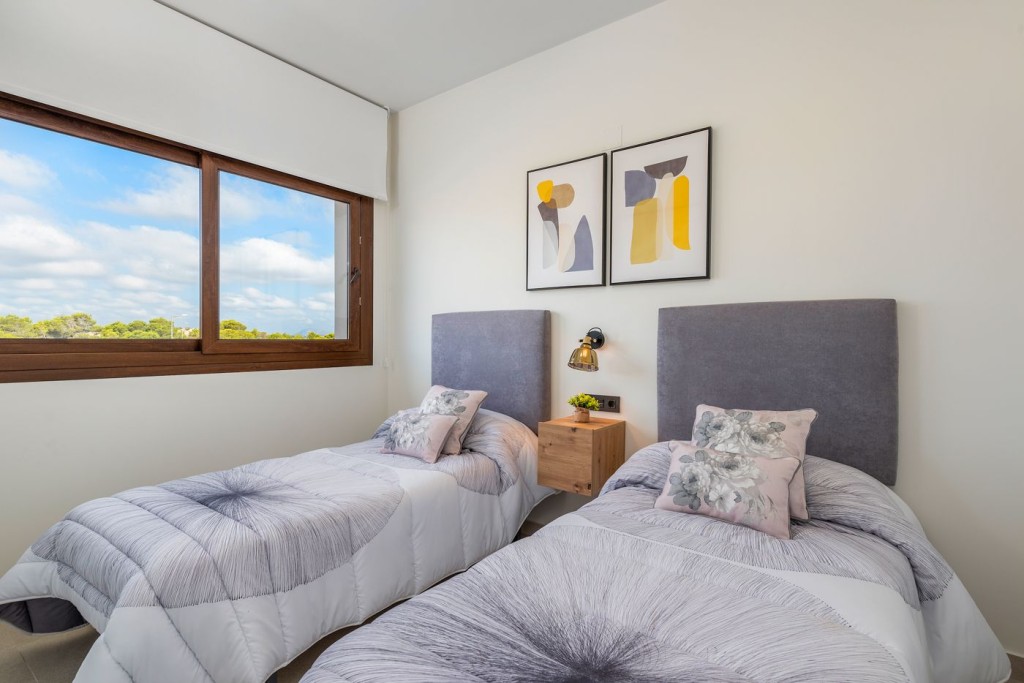 Venta de piso en Torrevieja, de 63m2 con 2 dormitorios y 2 b - foto 5