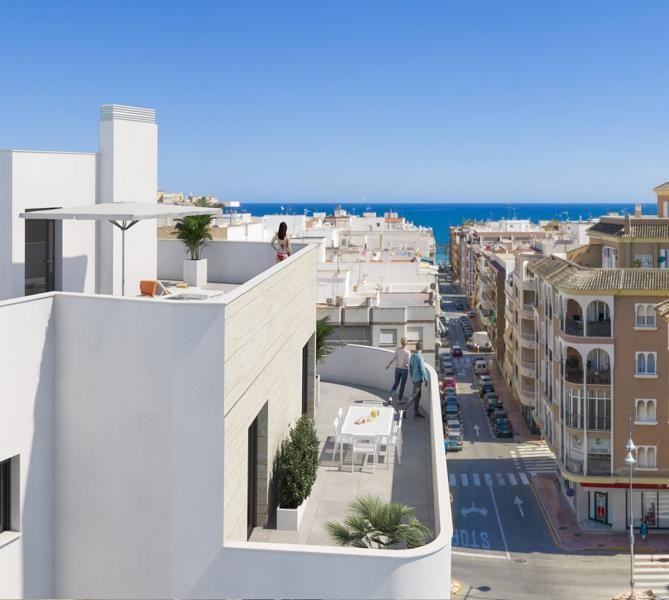 Venta de piso en Torrevieja, de 81m2 con 2 dormitorios y 2 b - foto 7