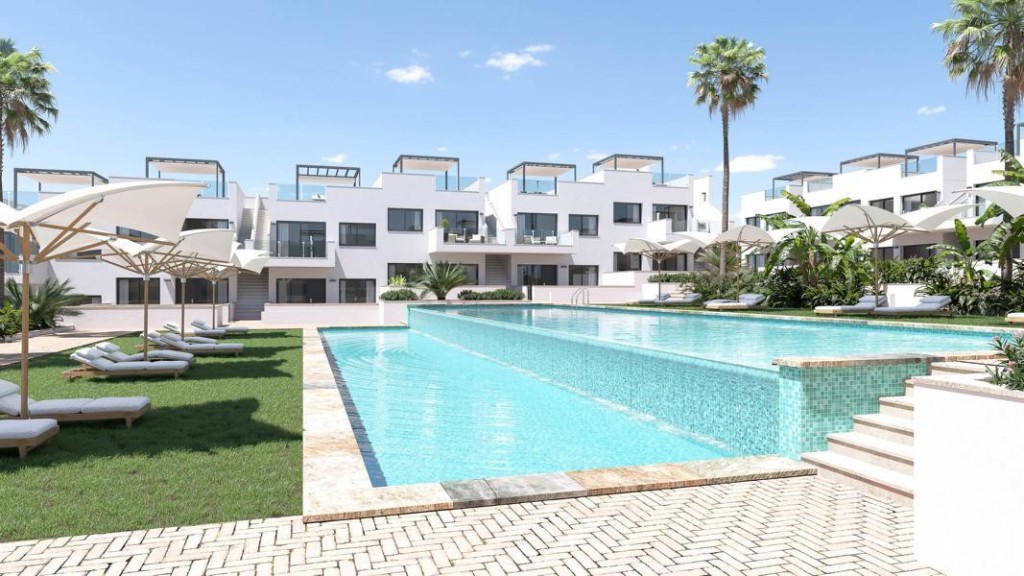 Venta de piso en Torrevieja, de 120m2 con 2 dormitorios y 2 