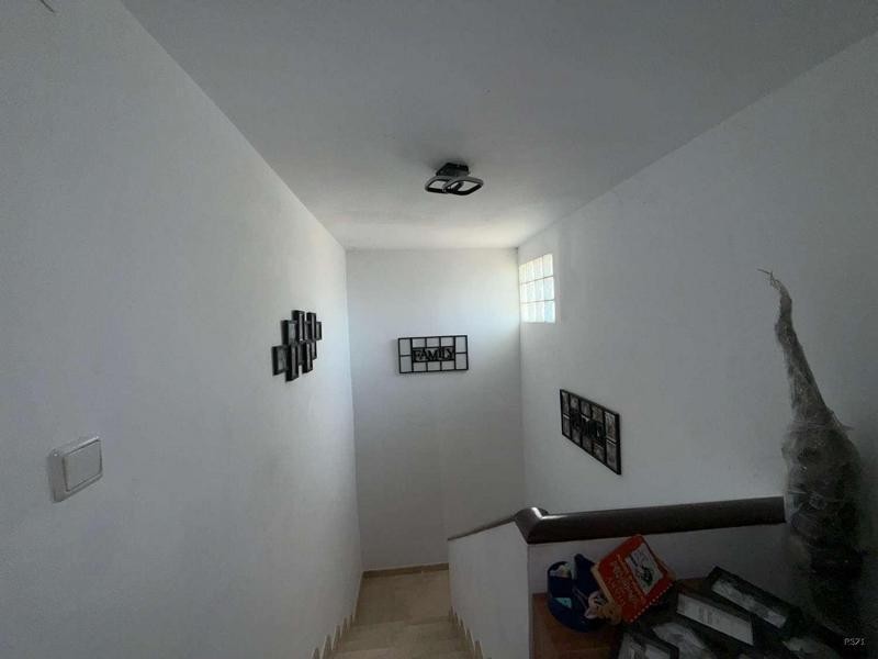 Venta de villa en Crevillente, de 375m2 con 6 dormitorios y 4 baños