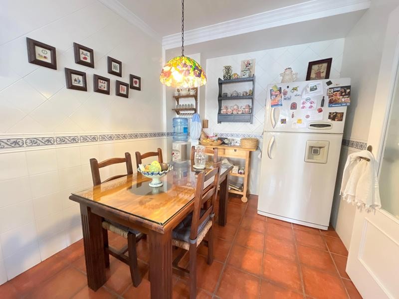 SE VENDE ESPECTACULAR CASA ADOSADA DENTRO DE CASCO URBANO DE - foto 19