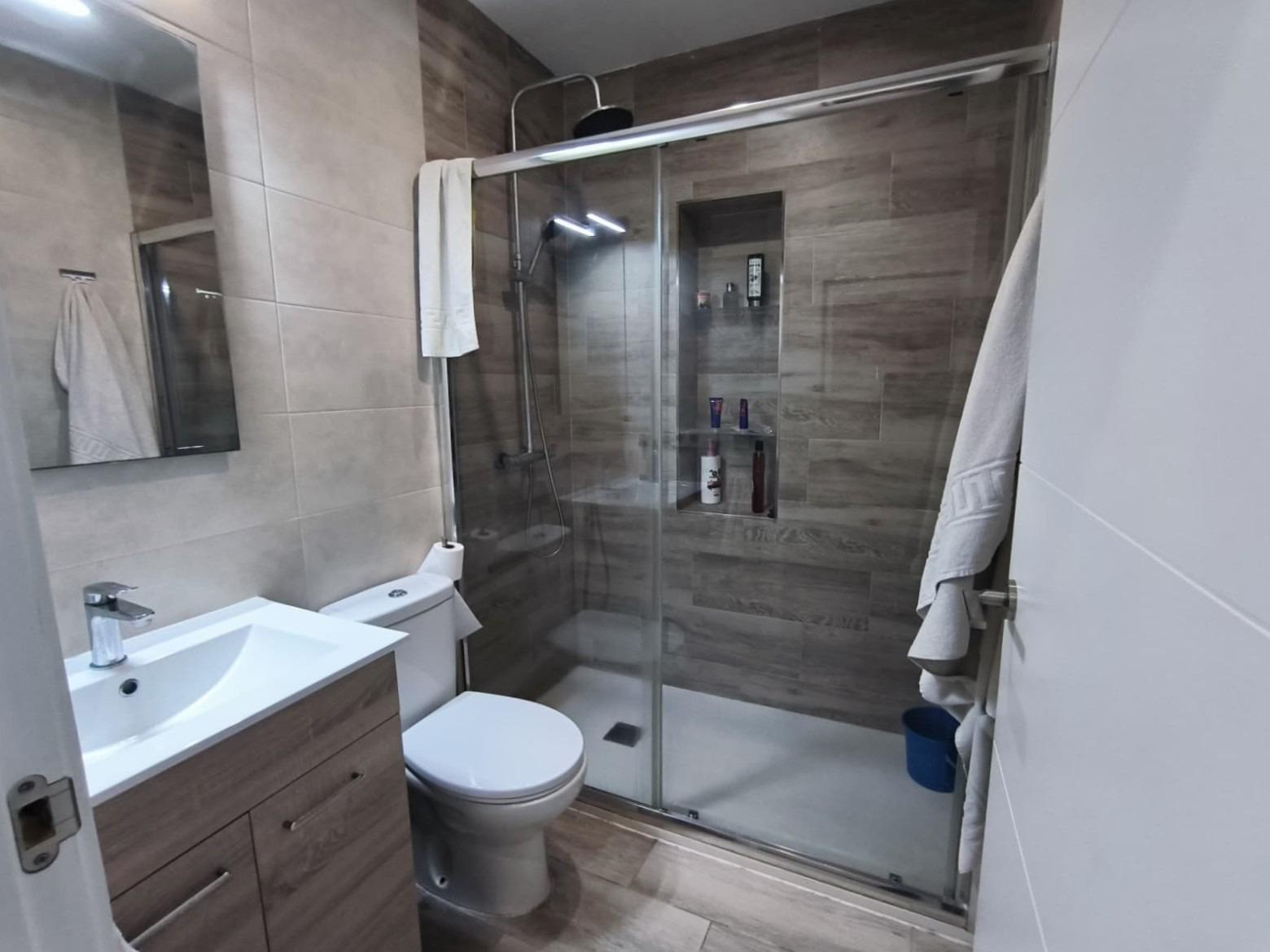 Amplia vivienda a escasos minutos de la glorieta de las Tres - foto 21