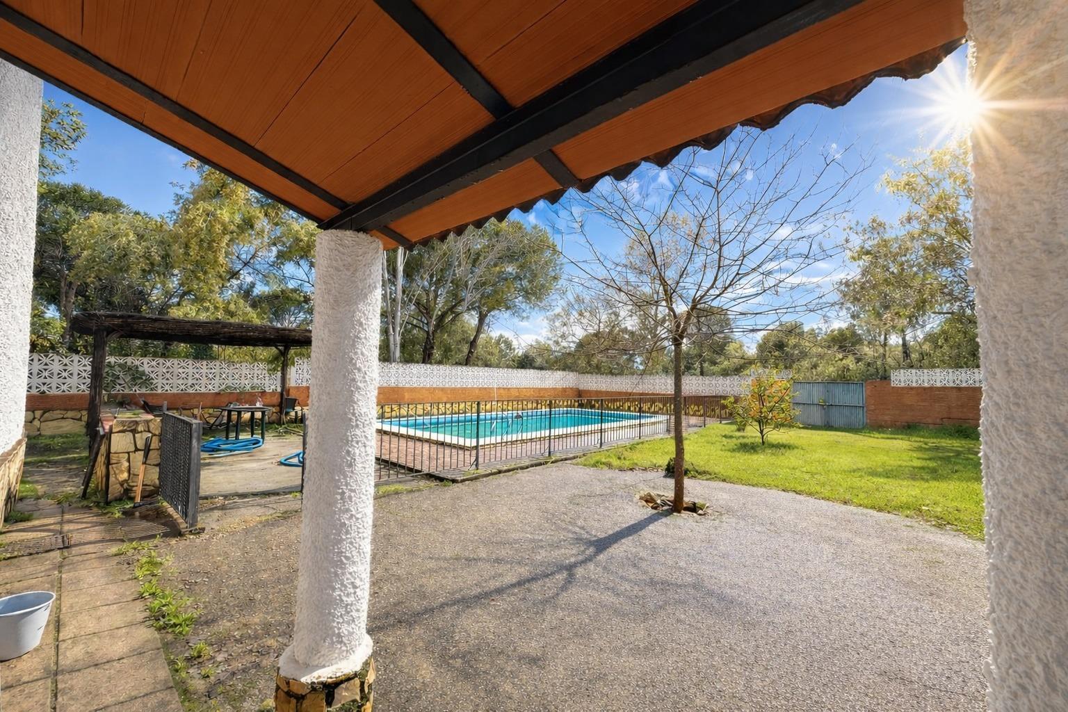 PRECIOSA CASA URBANA EN VENTA EN LA URBANIZACIÓN LAS JARAS C - foto 2