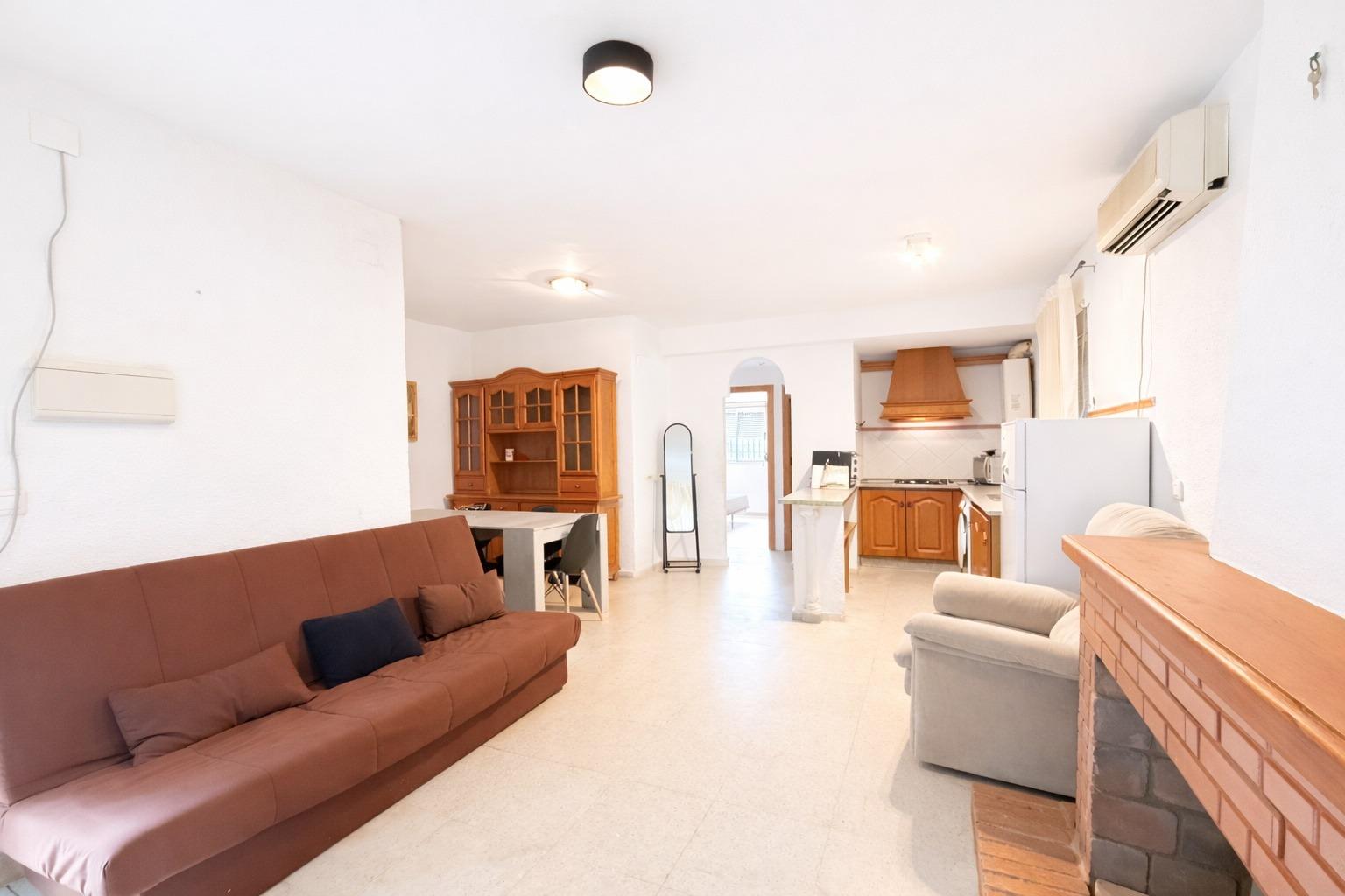 PRECIOSA CASA URBANA EN VENTA EN LA URBANIZACIÓN LAS JARAS C - foto 3