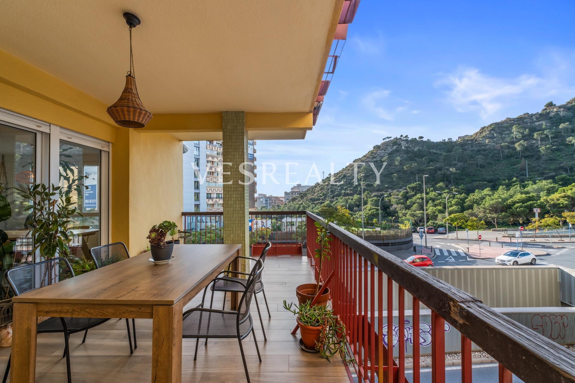 Amplio apartamento en alquiler con balcones y cerca de la pl - foto 9