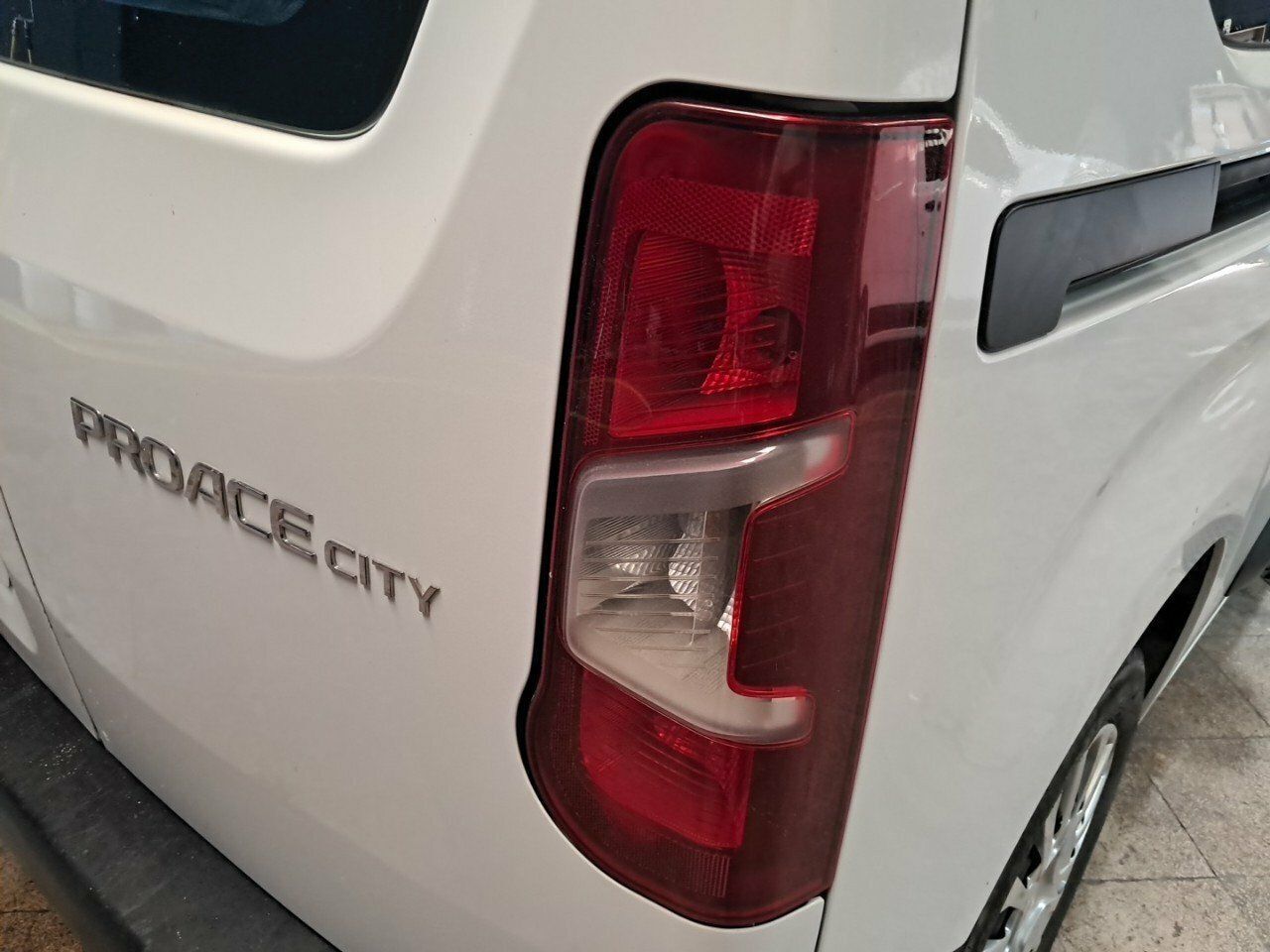 Toyota Proace City combi 1.5D 75kW (100CV) GX L1 - foto 18