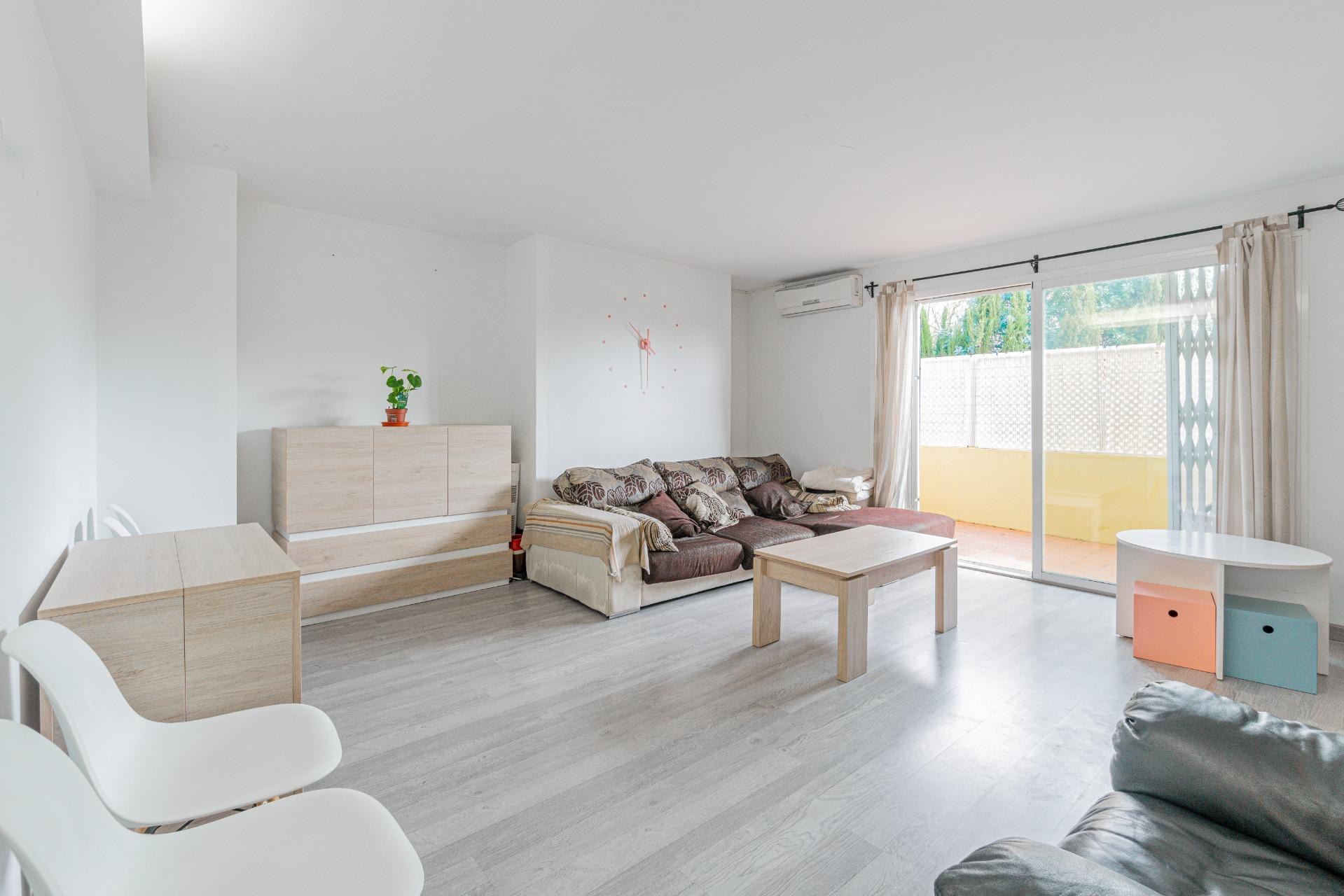 PLANTA BAJA CON TERRAZA, PARKING, TRASTERO Y ASCENSOR, EN S´ - foto 2