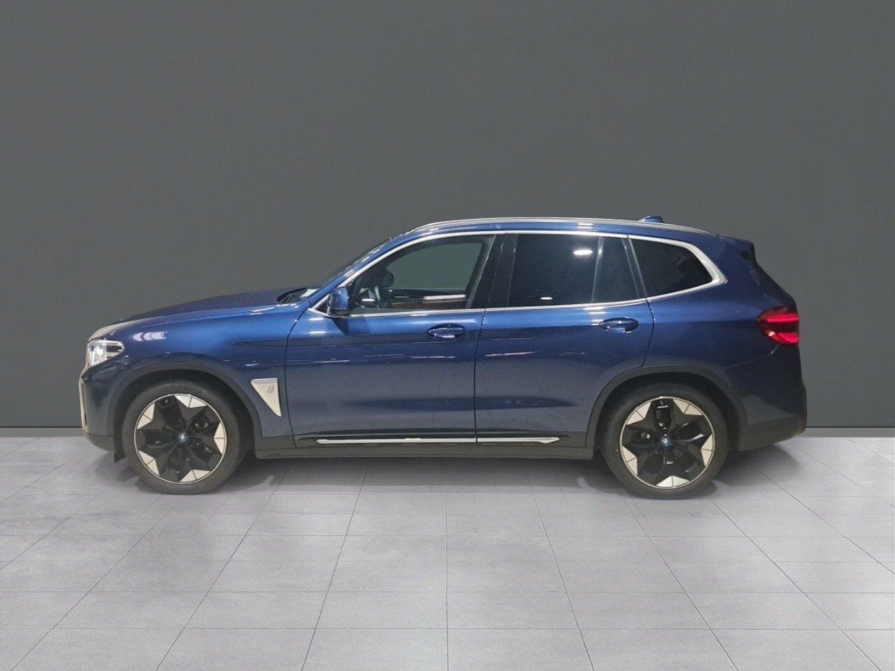 BMW iX3 80 kWh - foto 24