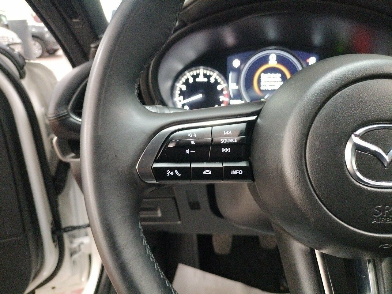 Mazda 3 2.5L E-SKY G MHEV 103kW Prime-line - foto 12