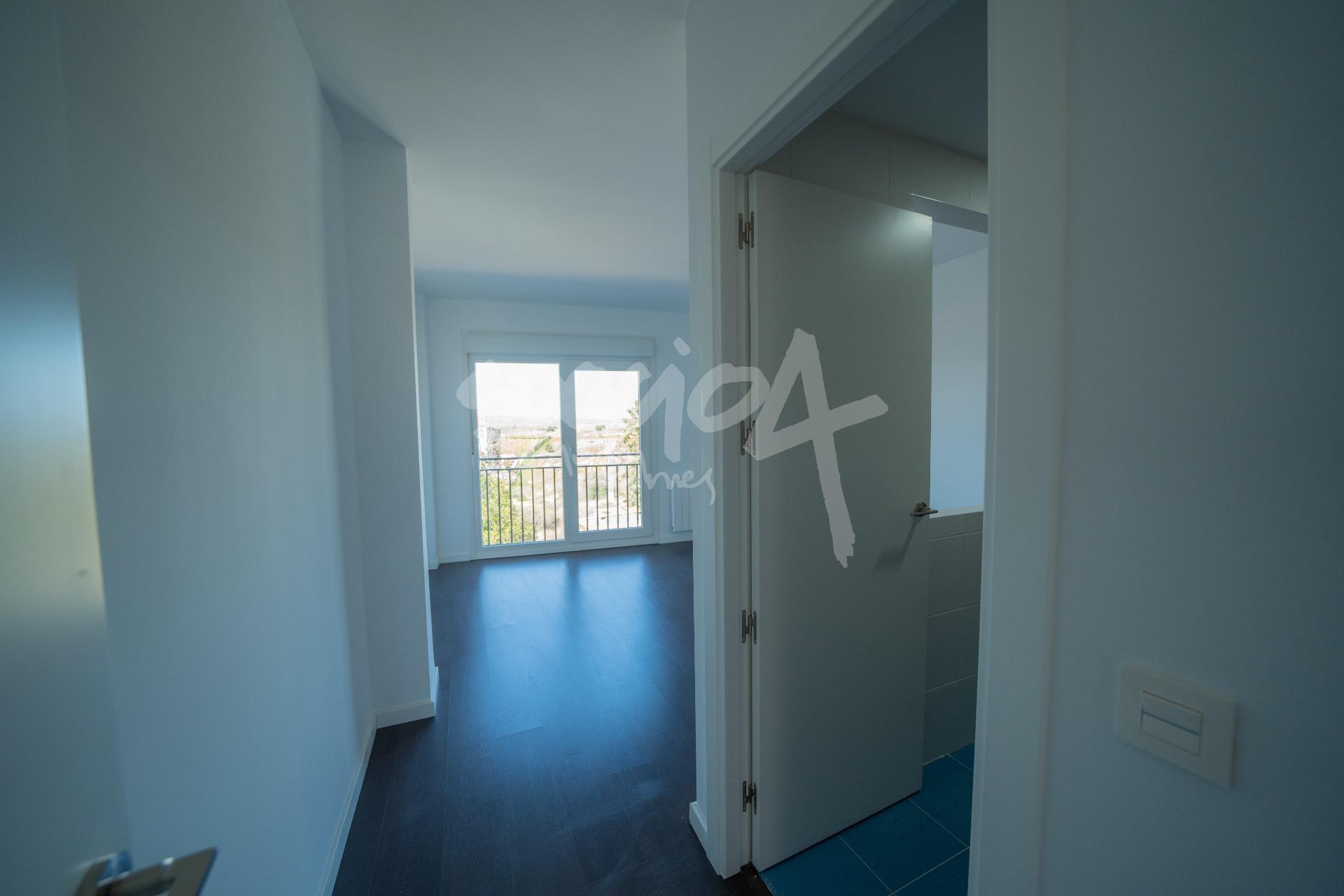 Diseño Funcional y Luz Natural en Primera Planta Exterior - foto 23