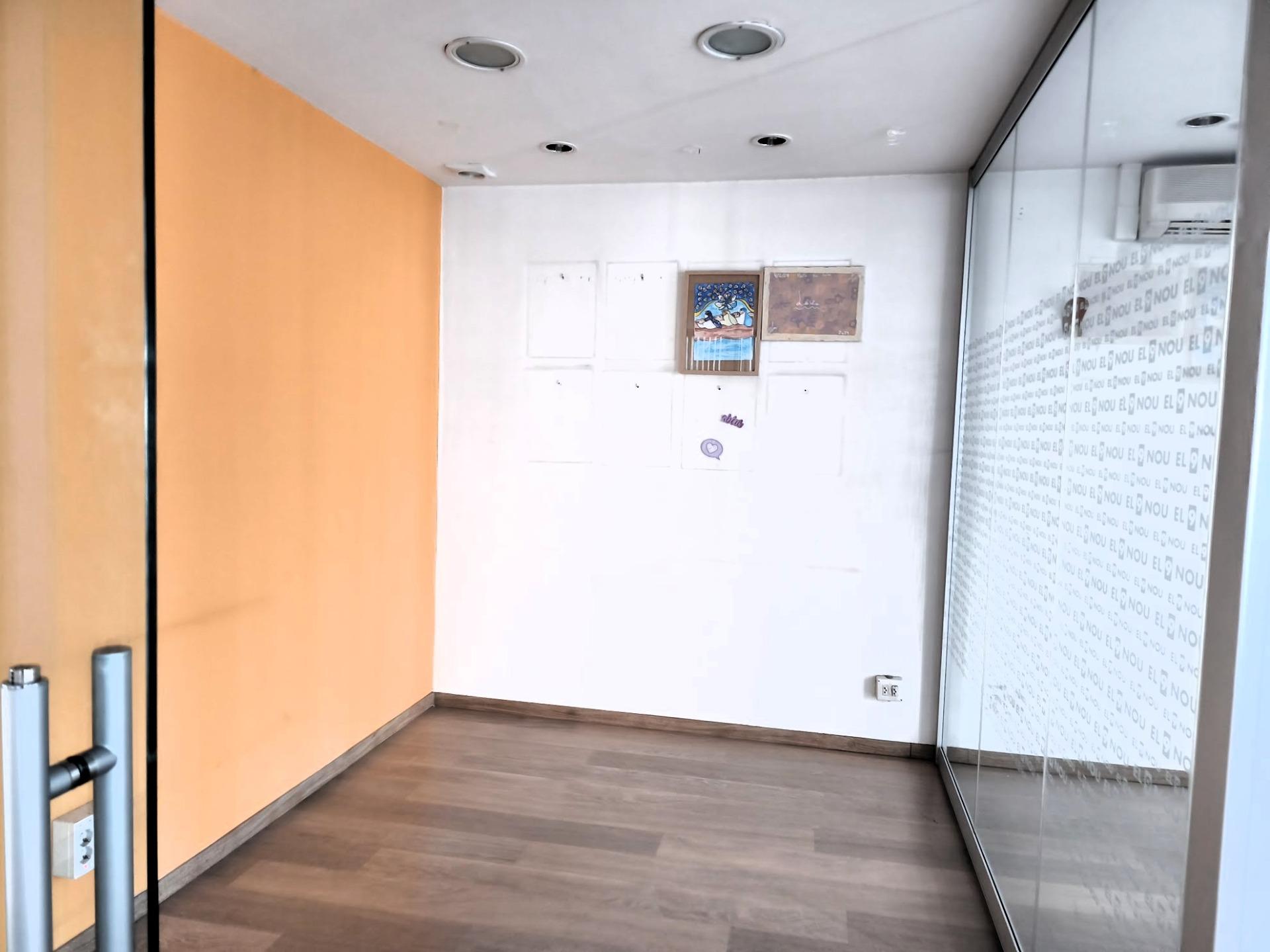 Oficina representativa en pleno centro de Granollers — ampli - foto 16