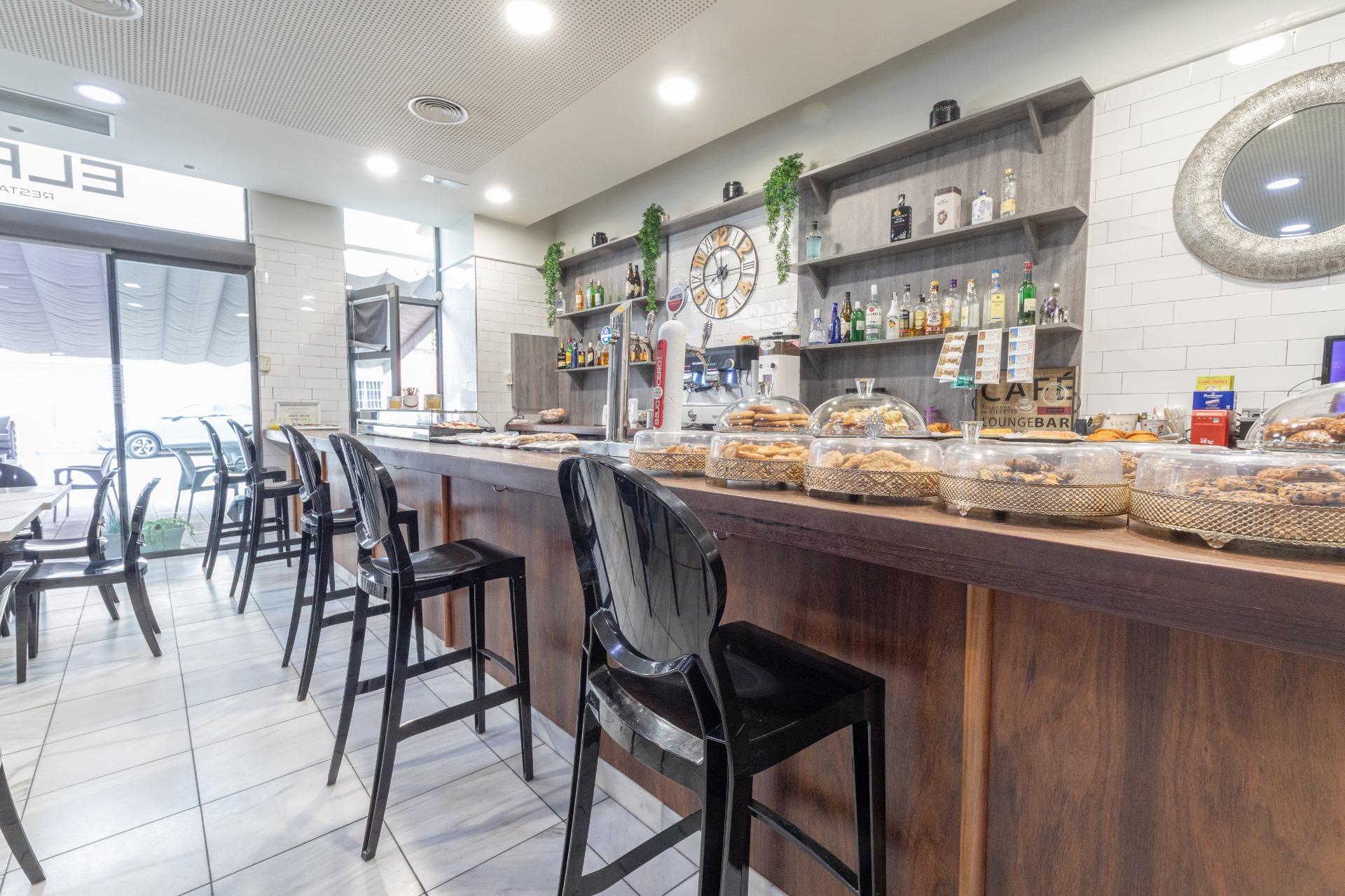 Edificio completo con restaurante, salón de celebraciones y  - foto 9