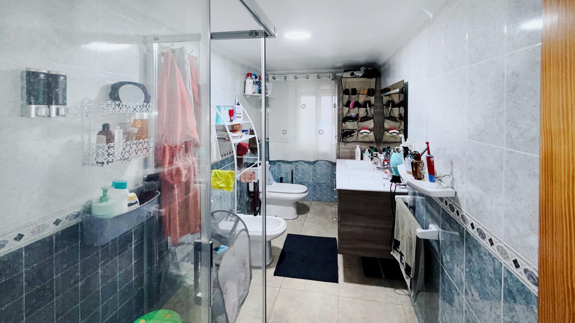 Piso en venta en Calle del Pino Centro Urbano, Benidorm. - foto 14