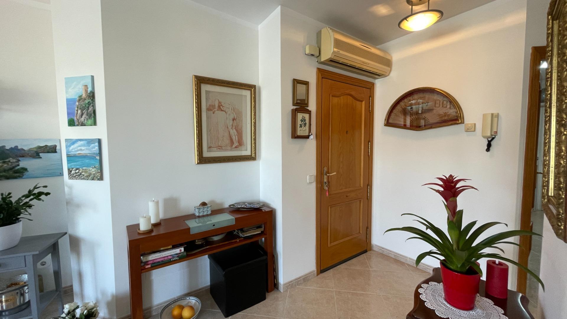 Exclusiva vivienda a 60 m del mar con terraza y parking. - foto 6