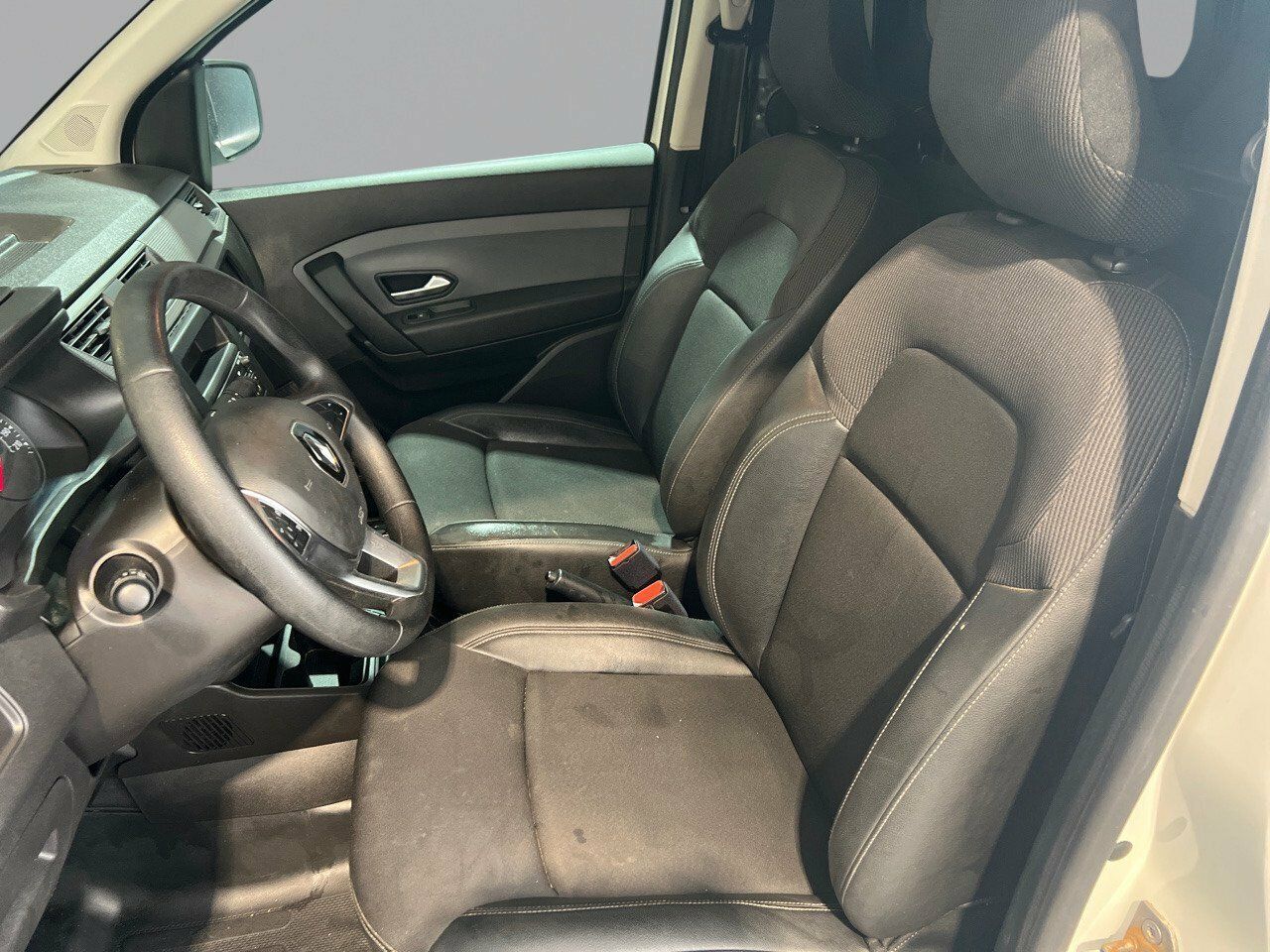 Renault Express Confort 1.5 Blue dCi  furgón derivado de tur - foto 7