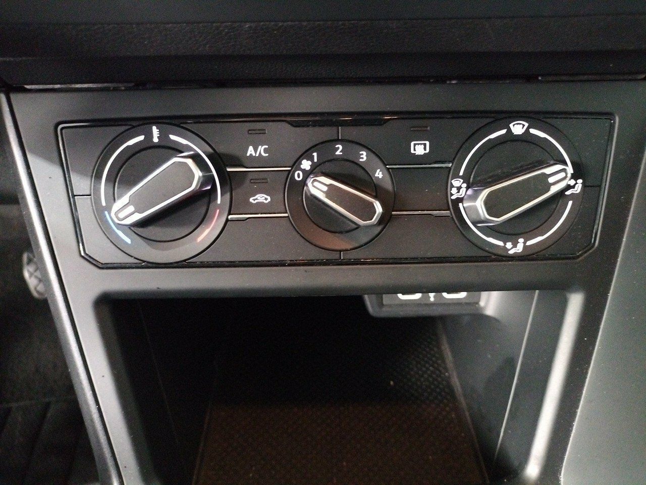 Volkswagen Taigo Life 1.0 TSI 70kW (95CV) - foto 17