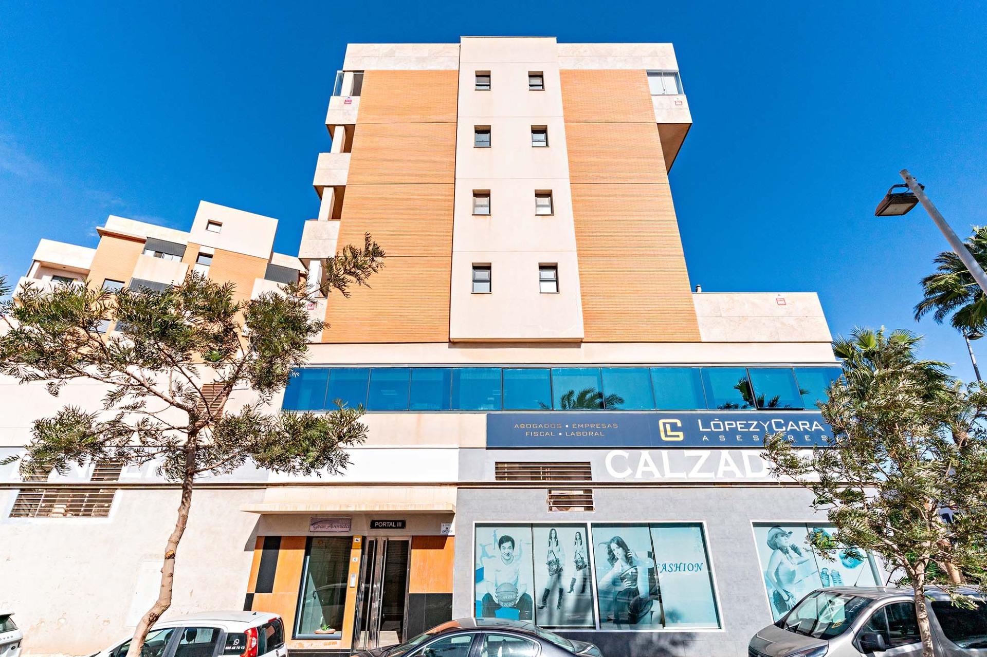 SEMIÁTICO 5ª PLANTA | Vistas al Mar + Garaje | A 900m de la  - foto 6