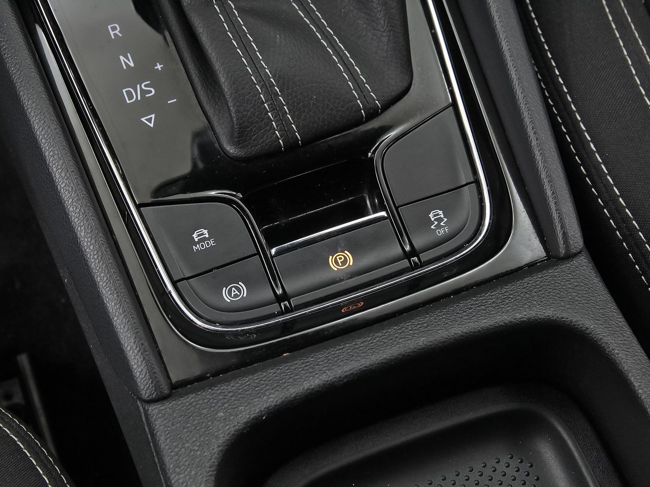 Skoda Karoq 1.5 TSI 110kW (150CV) DSG ACT Sportline - foto 31