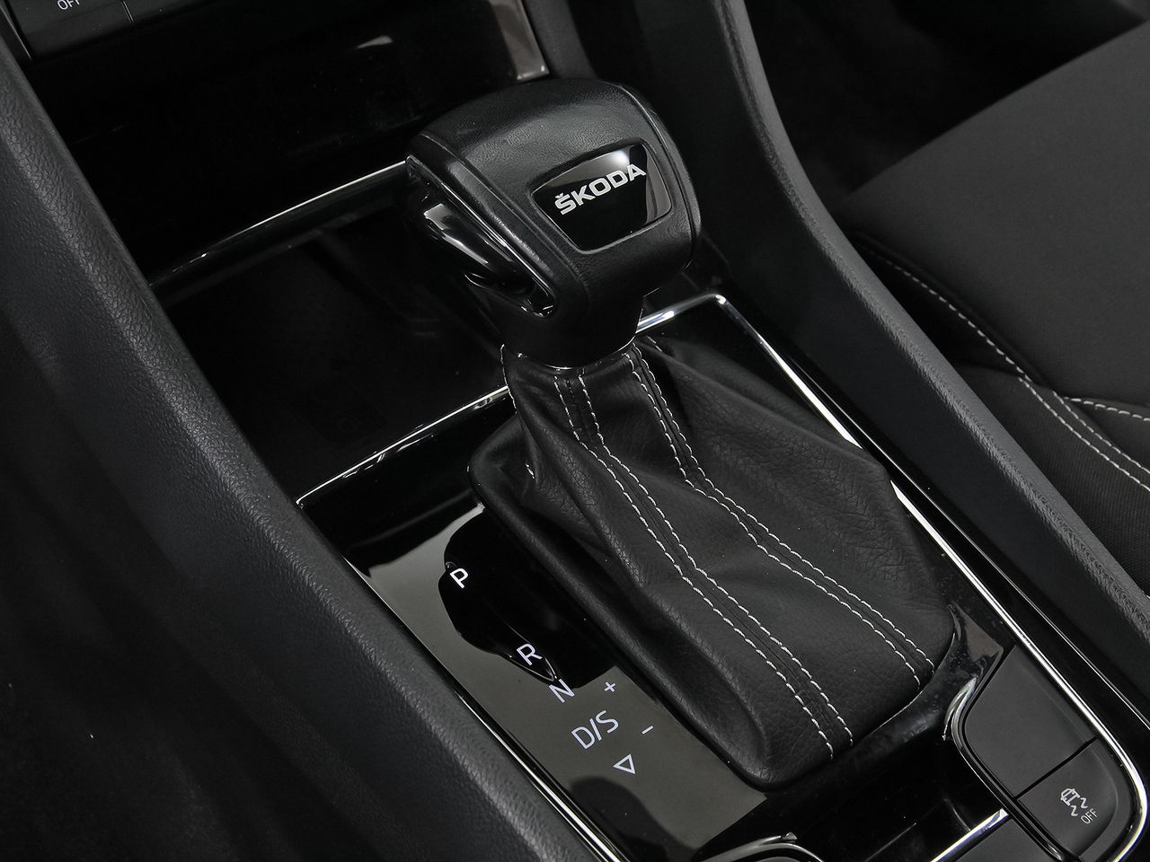 Skoda Karoq 1.5 TSI 110kW (150CV) DSG ACT Sportline - foto 32