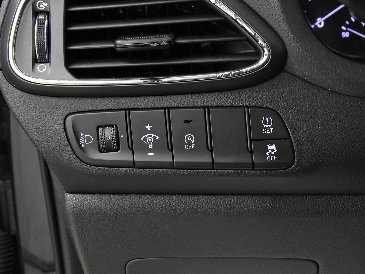 Hyundai i30 1.5 DPI Essence - foto 14