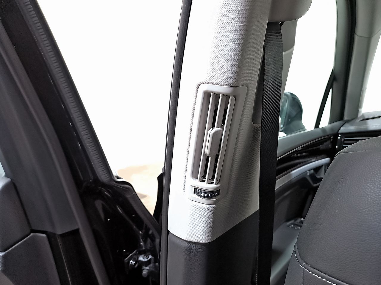 Volkswagen Touareg eHybrid Eleg 3.0 V6 TSI 280kW Tip 4M - foto 17