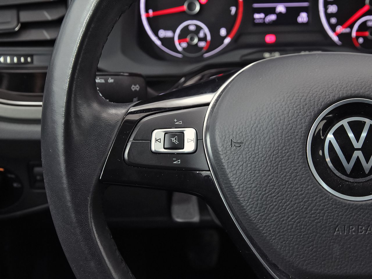 Volkswagen Polo Advance 1.0 TSI 70kW (95CV) - foto 18