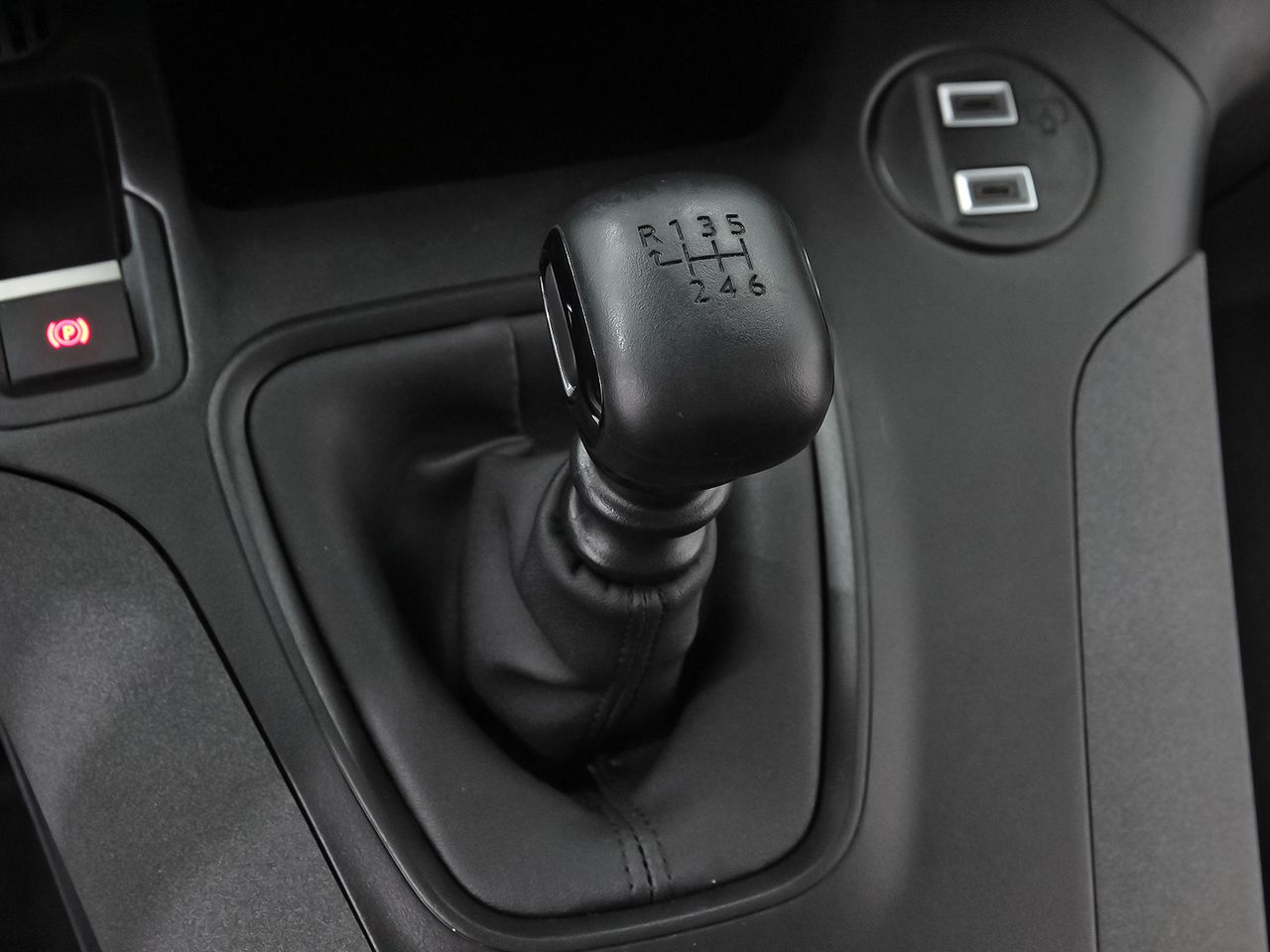 Peugeot Rifter Rifter Allure BlueHDi 100 - foto 32