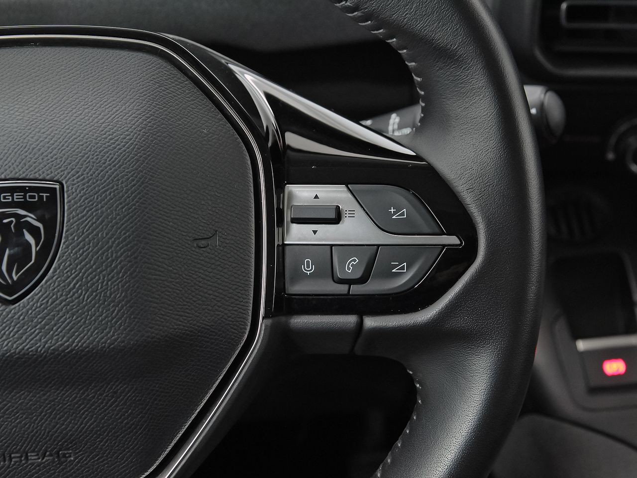 Peugeot Rifter Rifter Allure BlueHDi 100 - foto 18