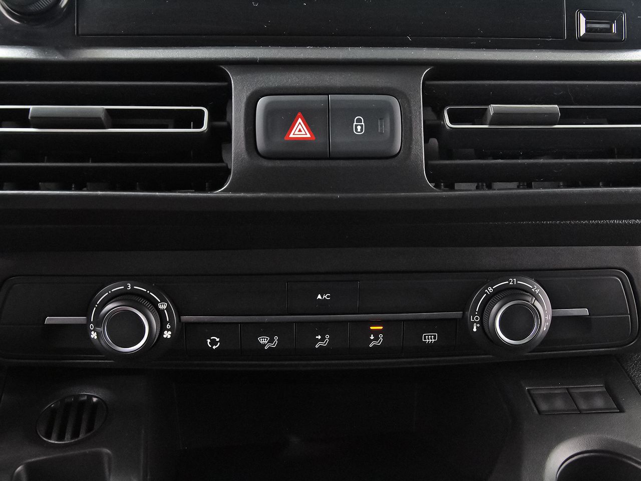 Opel Combo Cargo 1.2 T S/S Innovation L - foto 27