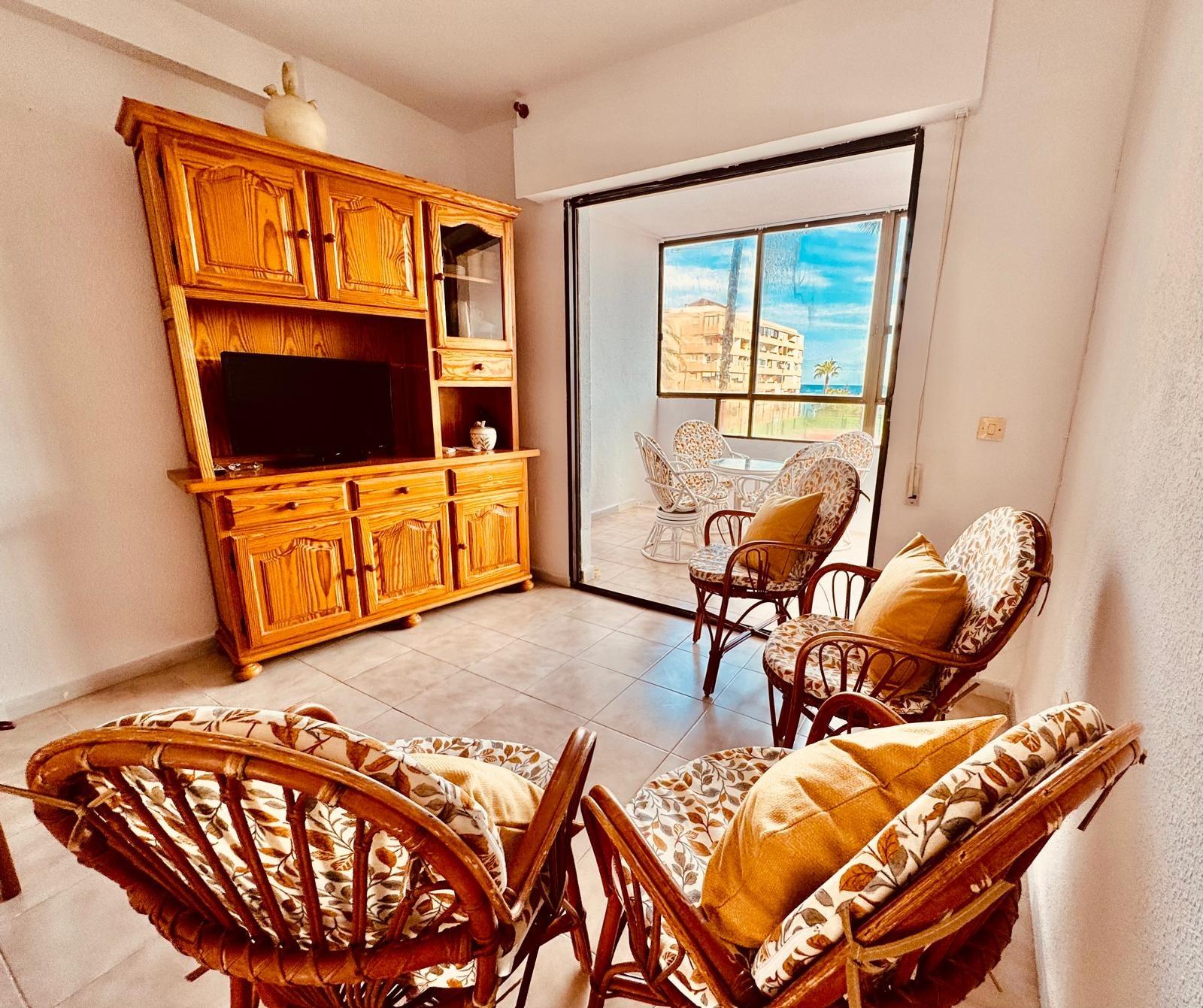 APARTAMENTO DE 3 HAB Y 1 BAÑO CON VISTAS AL MAR - foto 3