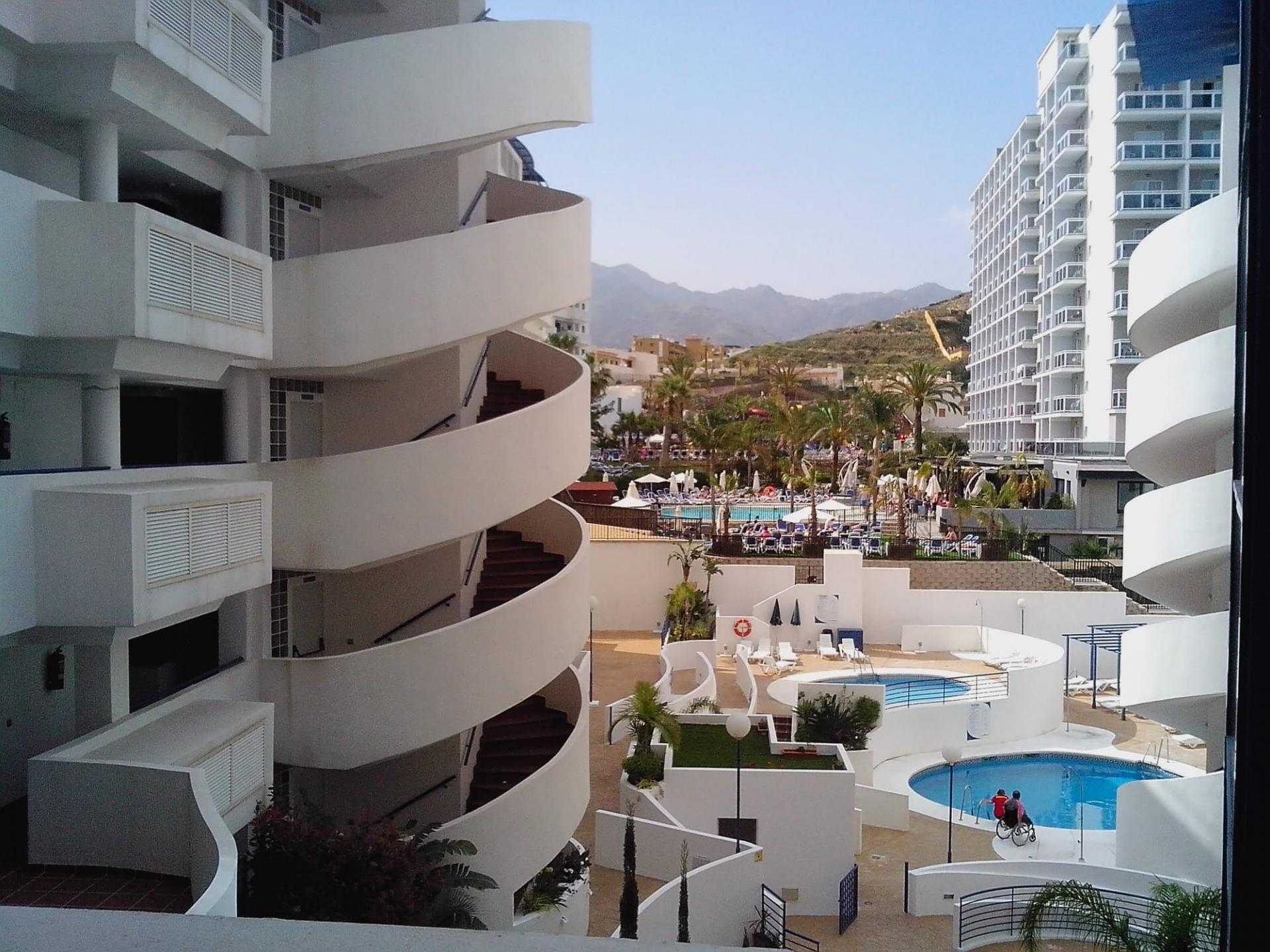 Piso de venta en 2ª línea de playa con vistas al mar, garaje