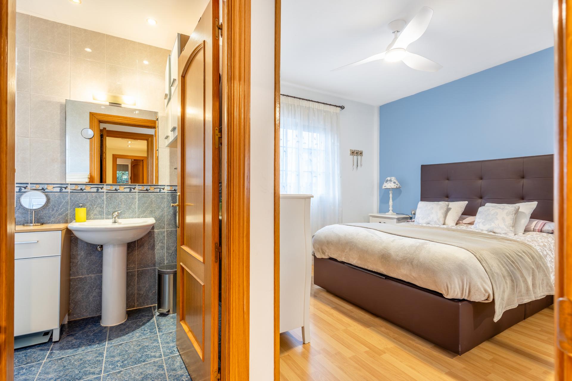 Amplia pareada en venta junto al golf con garaje doble y acc - foto 25