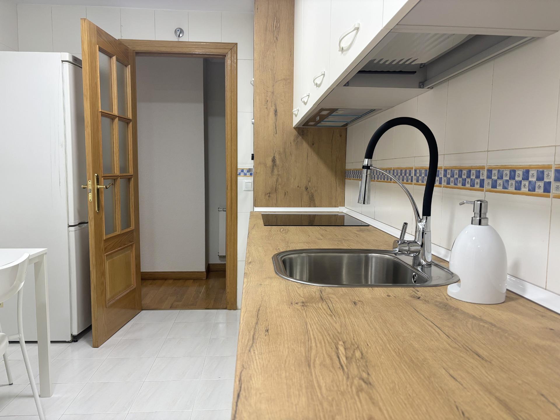 Piso impecable en Zona Universidad con garaje y trastero - foto 4