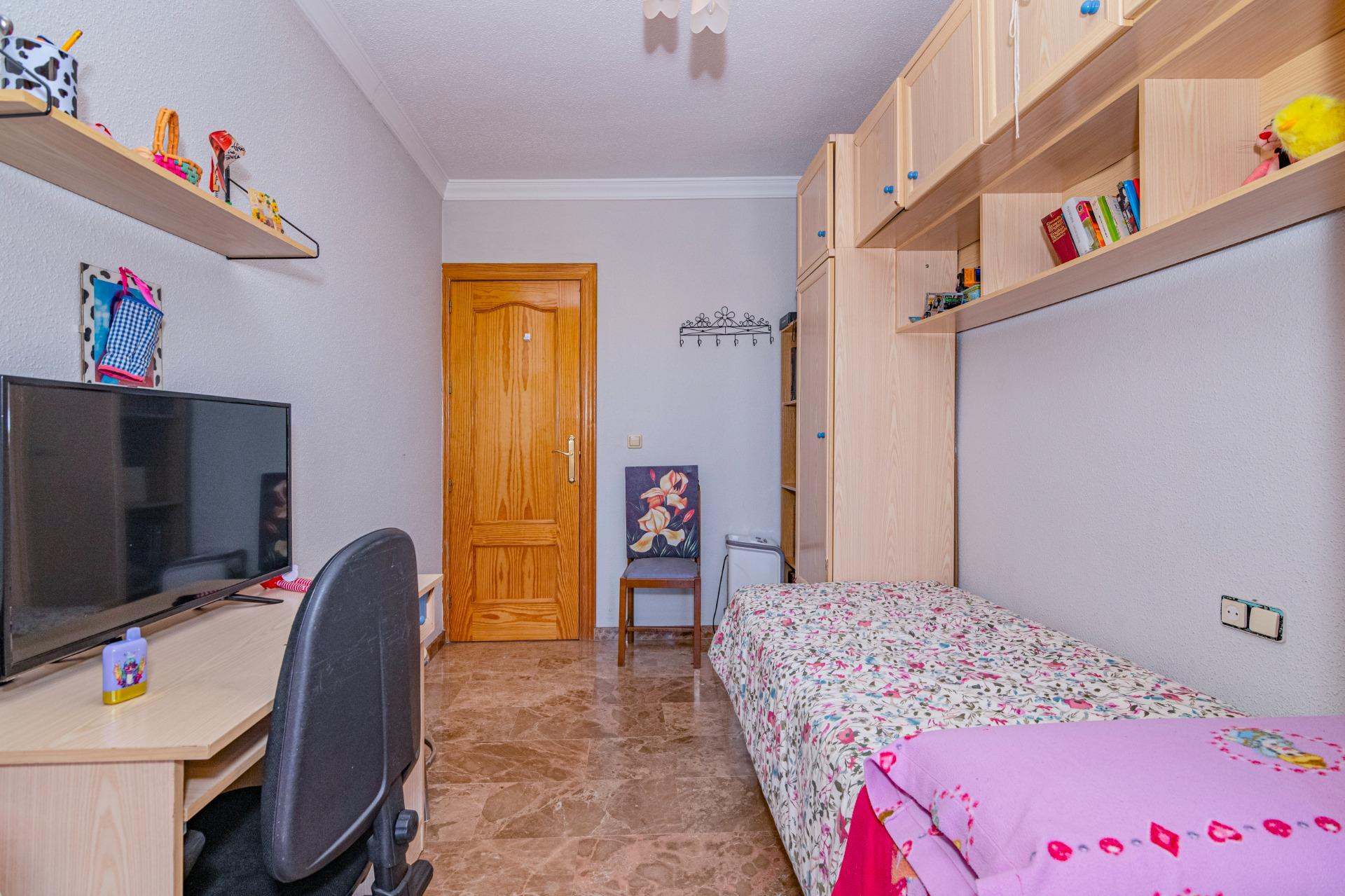 VENTA DE CASA EN ESQUINA EN LAS GABIAS, BIEN SITUDADA - foto 17