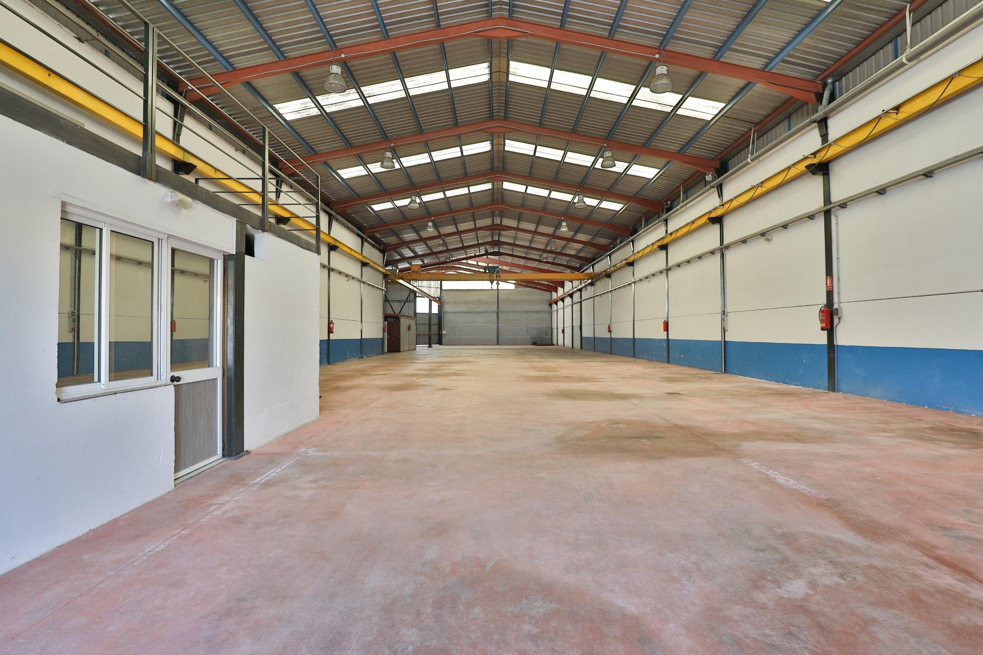 Nave industrial con Chalet en Alcalá la Real - foto 8