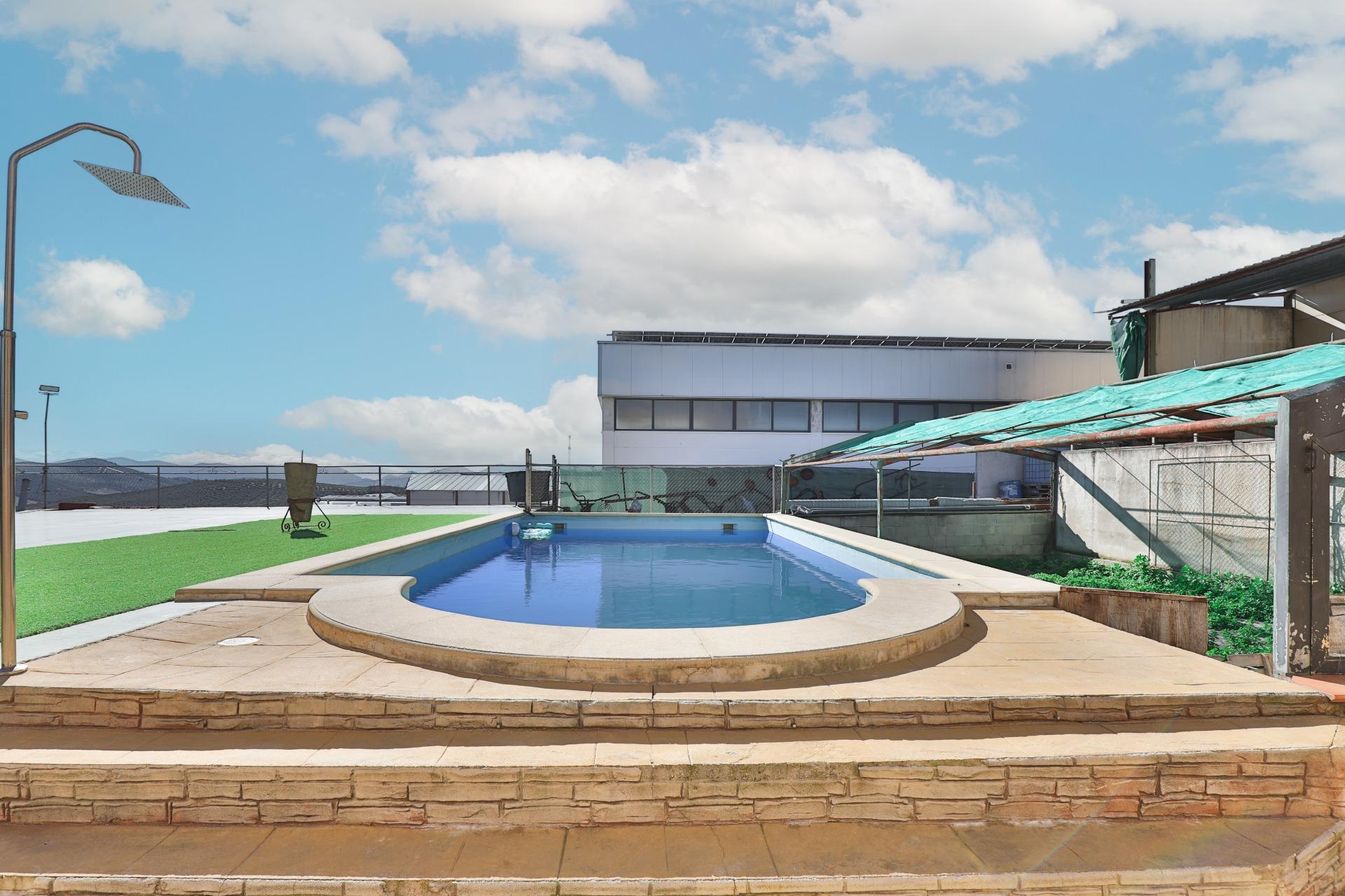 Nave industrial con Chalet en Alcalá la Real - foto 32