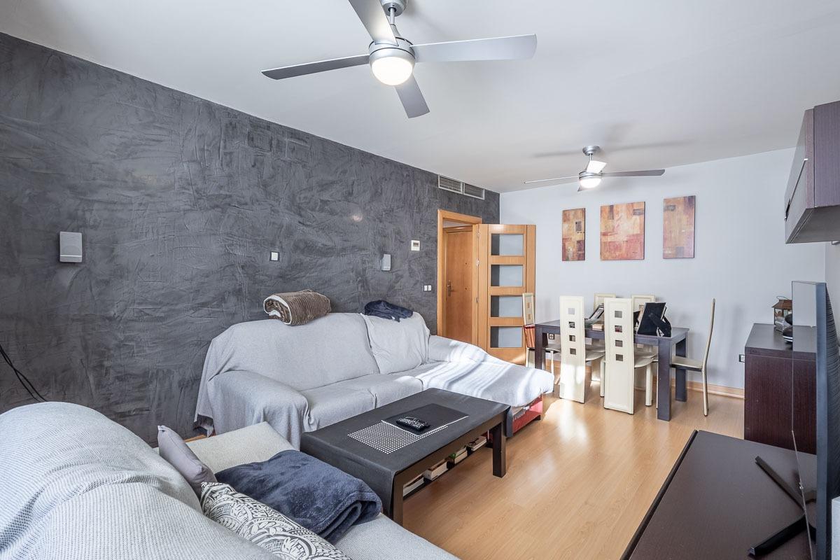 Te presento un piso muy céntrico en Ogíjares de tres habitac - foto 9