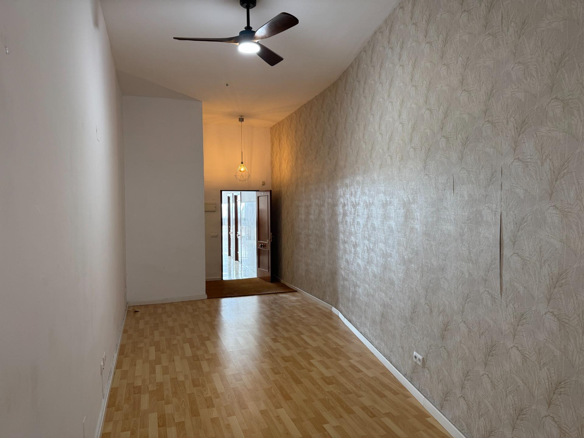 Oficina en alquiler en Cuesta del Rosario – Bajo con baño pr - foto 2