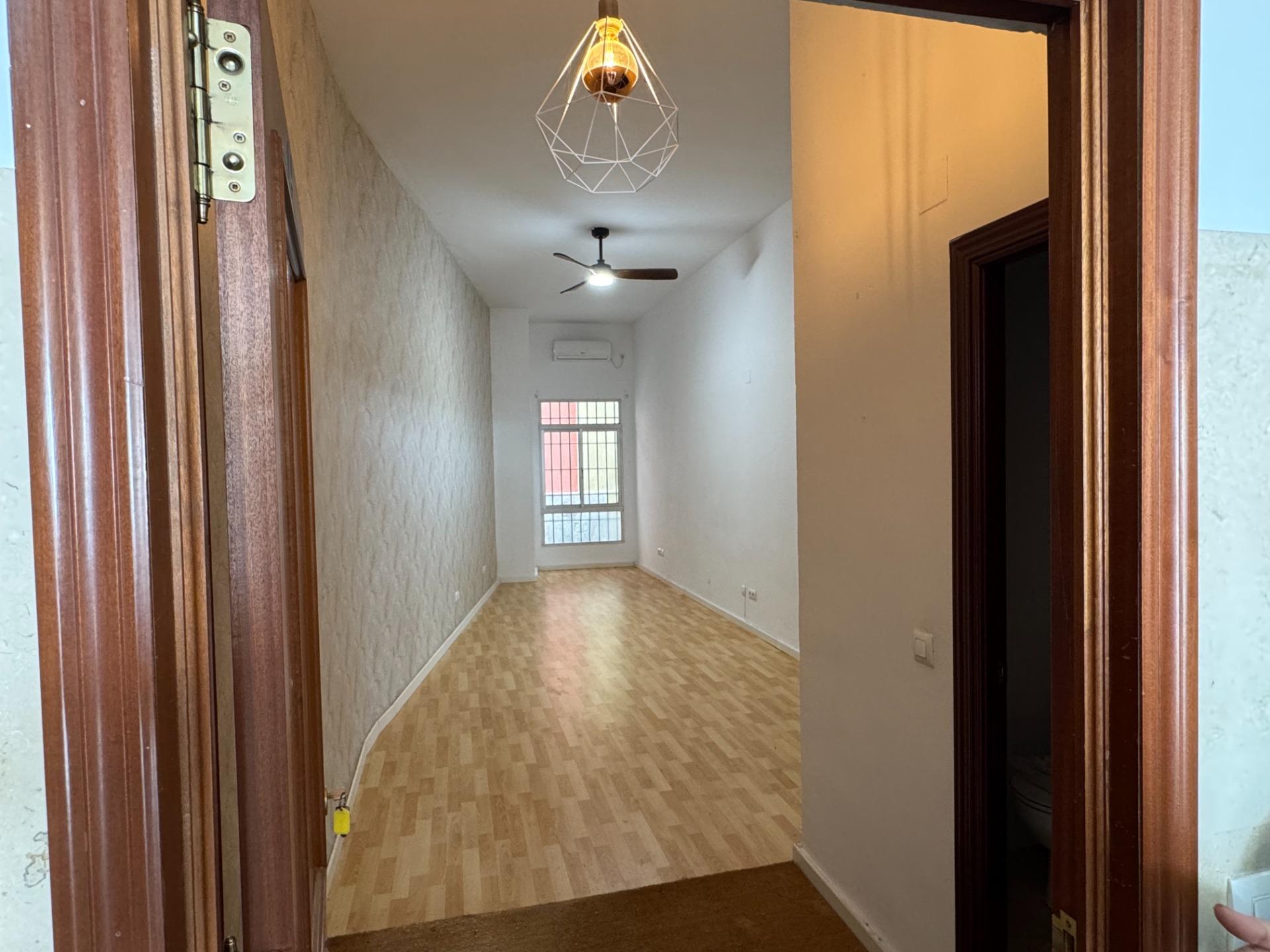 Oficina en alquiler en Cuesta del Rosario – Bajo con baño pr - foto 3