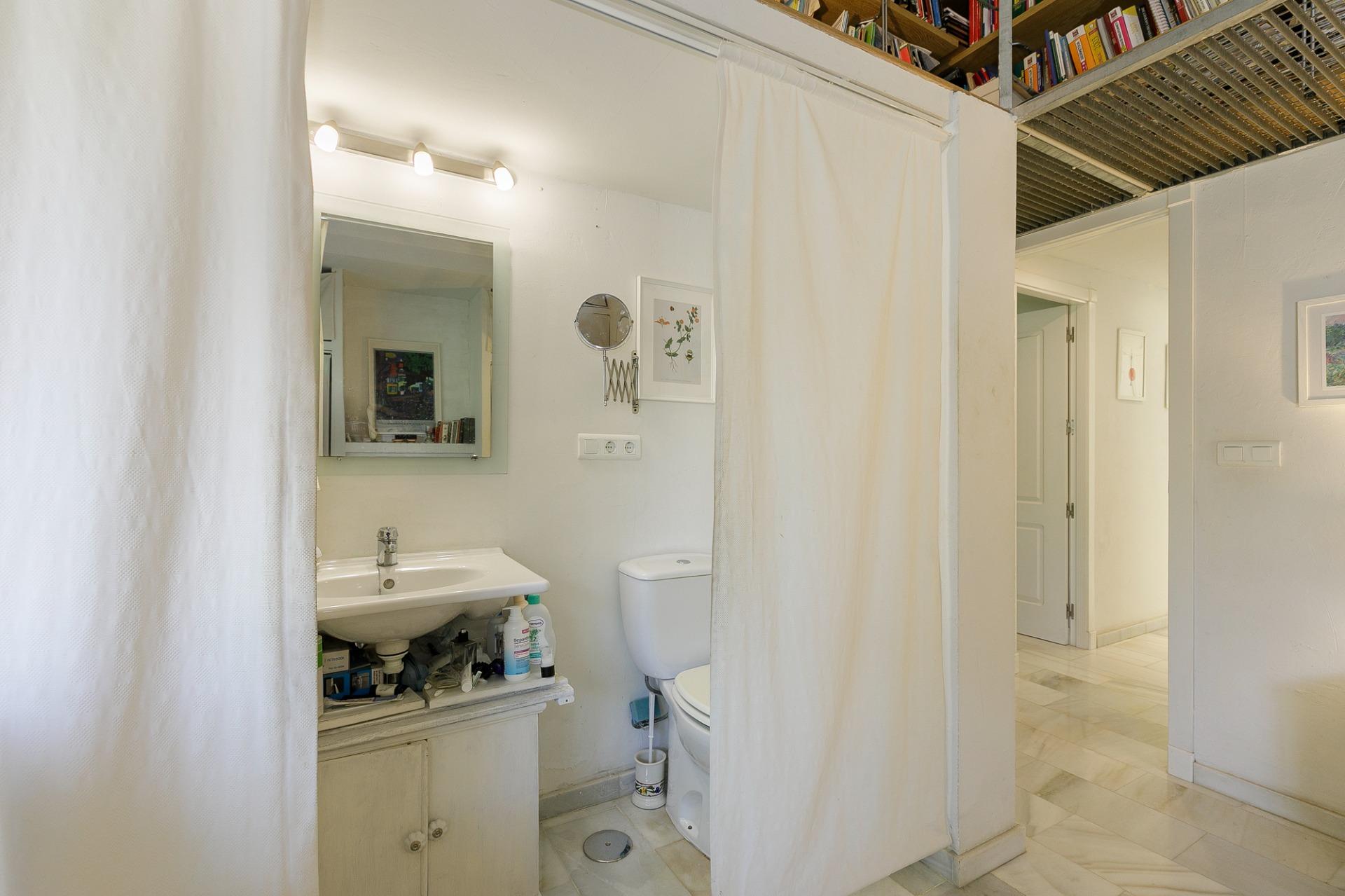 CHALET CON PARCELA Y PISCINA EN URBANIZACIÓN LOS CHOPOS. - foto 9