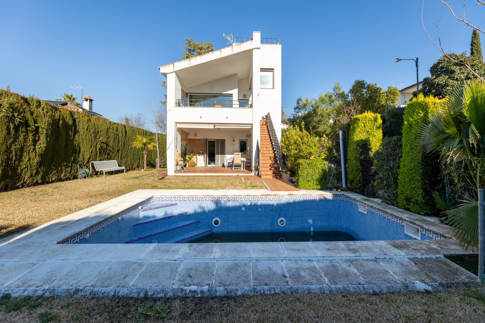 EXCLUSIVA VILLA EN CAJAR - foto 2