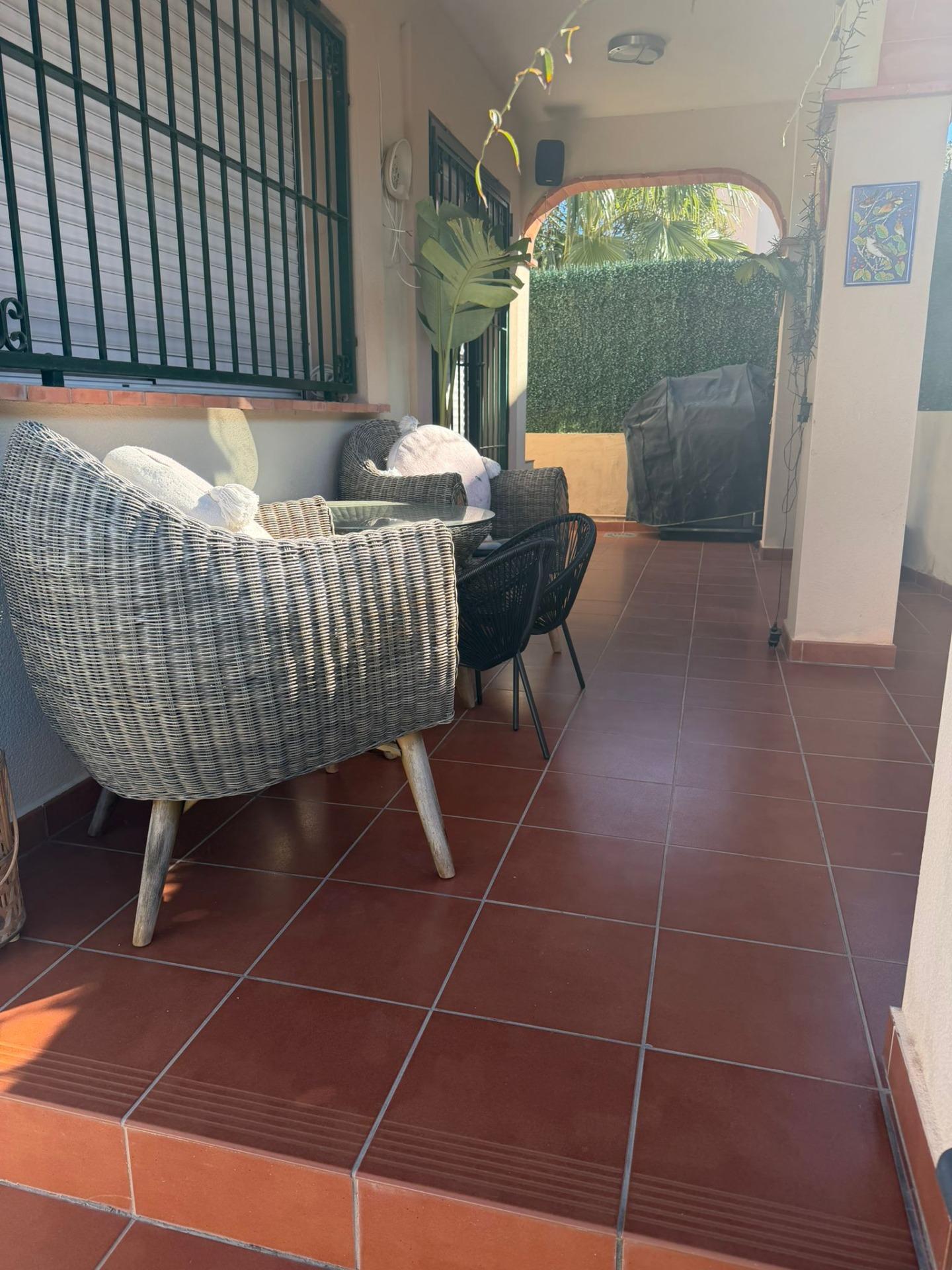 VILLA EN ALBIR CON PARKING PRIVADO Y PISCINA - foto 2