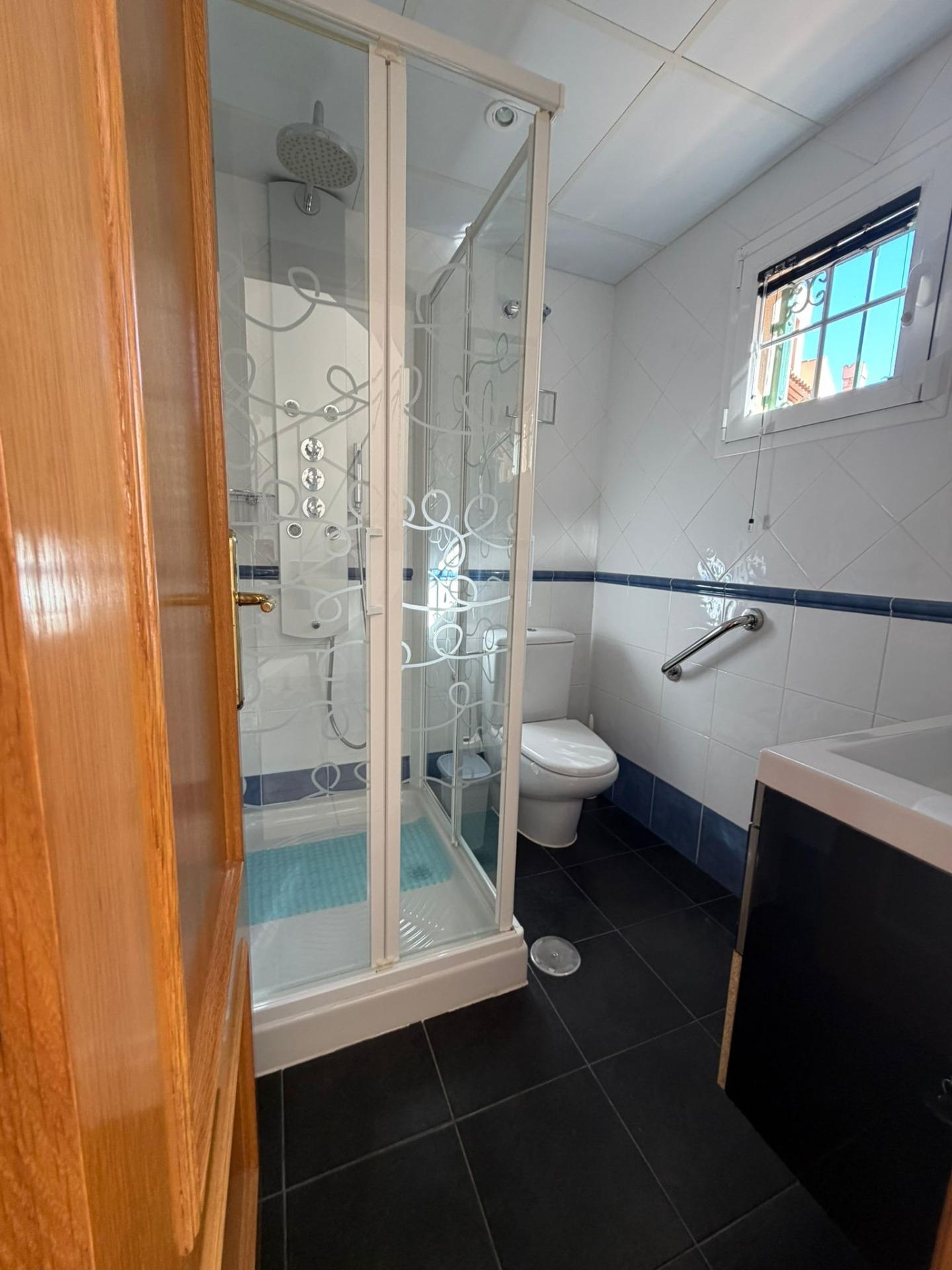 VILLA EN ALBIR CON PARKING PRIVADO Y PISCINA - foto 13