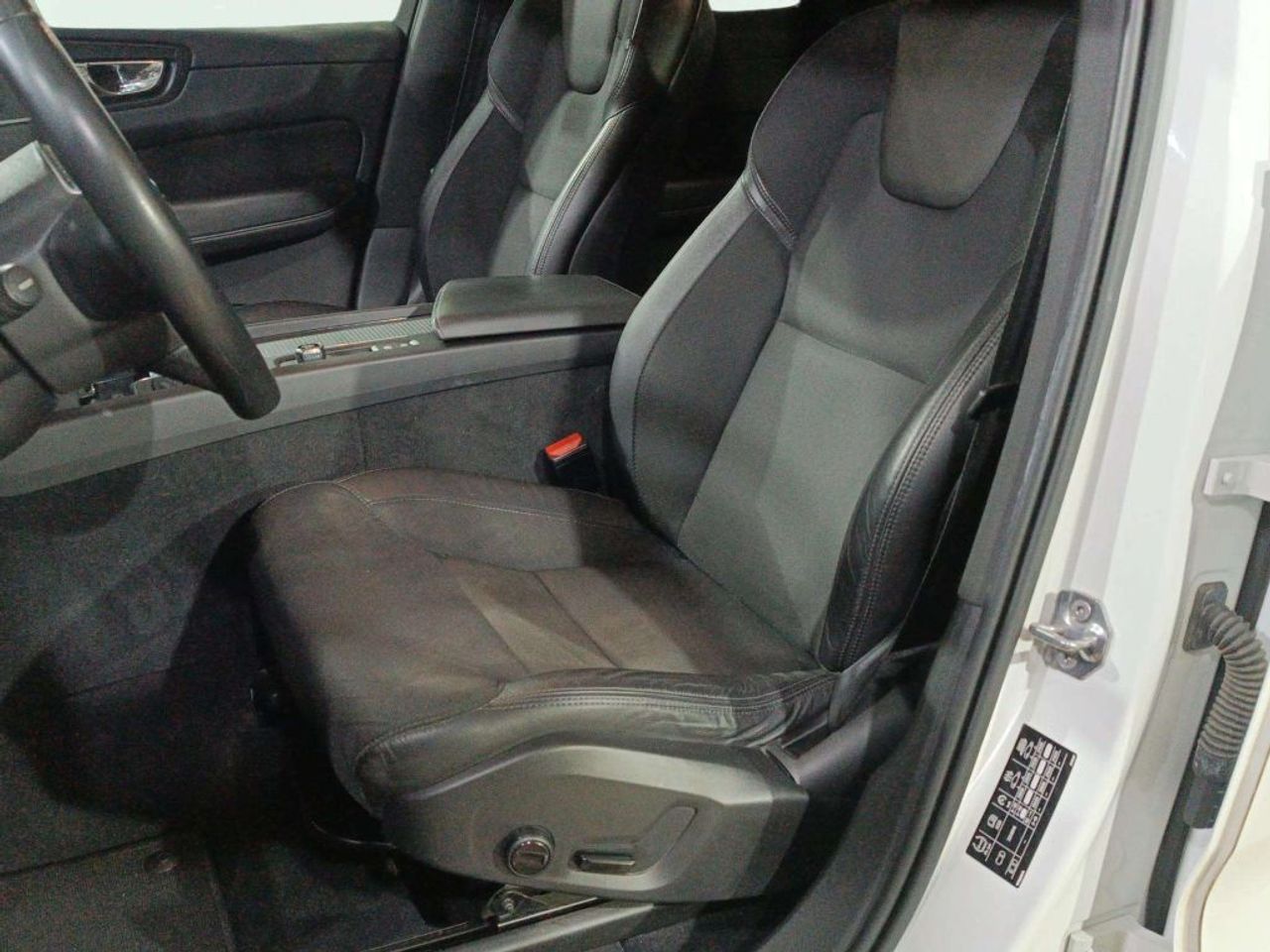 Volvo XC60 2.0 D3 Momentum - foto 14