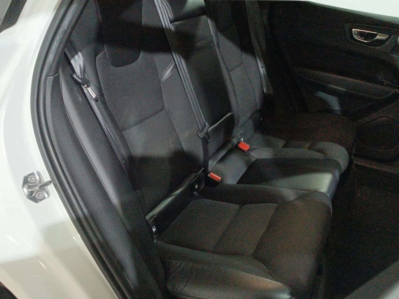 Volvo XC60 2.0 D3 Momentum - foto 15