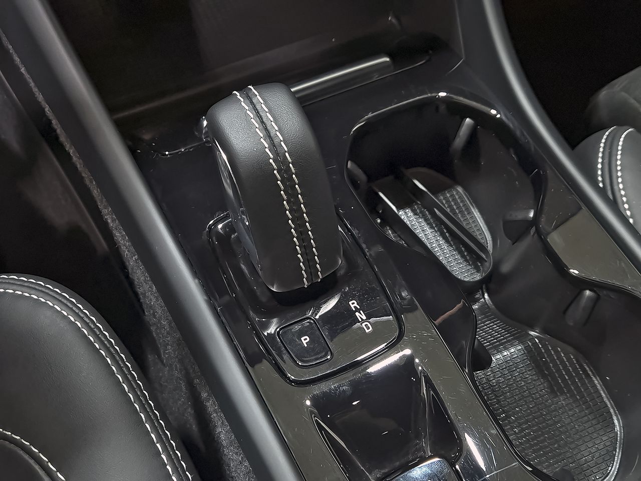 Volvo XC40 2.0 B3 G R-Design Auto - foto 25