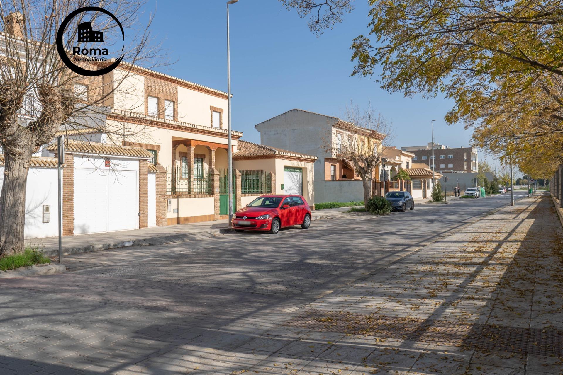 Chalet de 505 m2 construidos con piscina y jardines. 5 dormi - foto 5