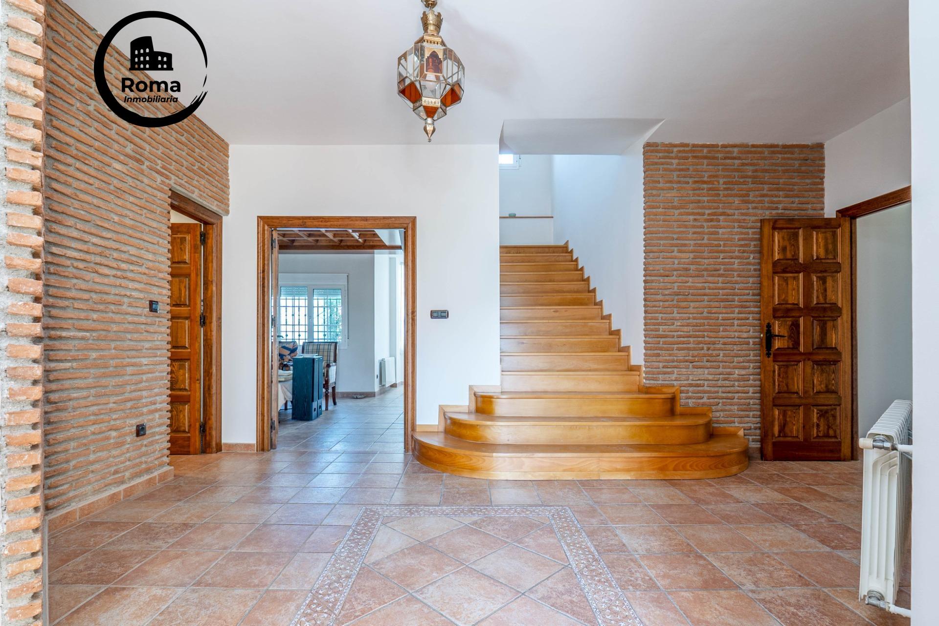 Chalet de 505 m2 construidos con piscina y jardines. 5 dormi - foto 11