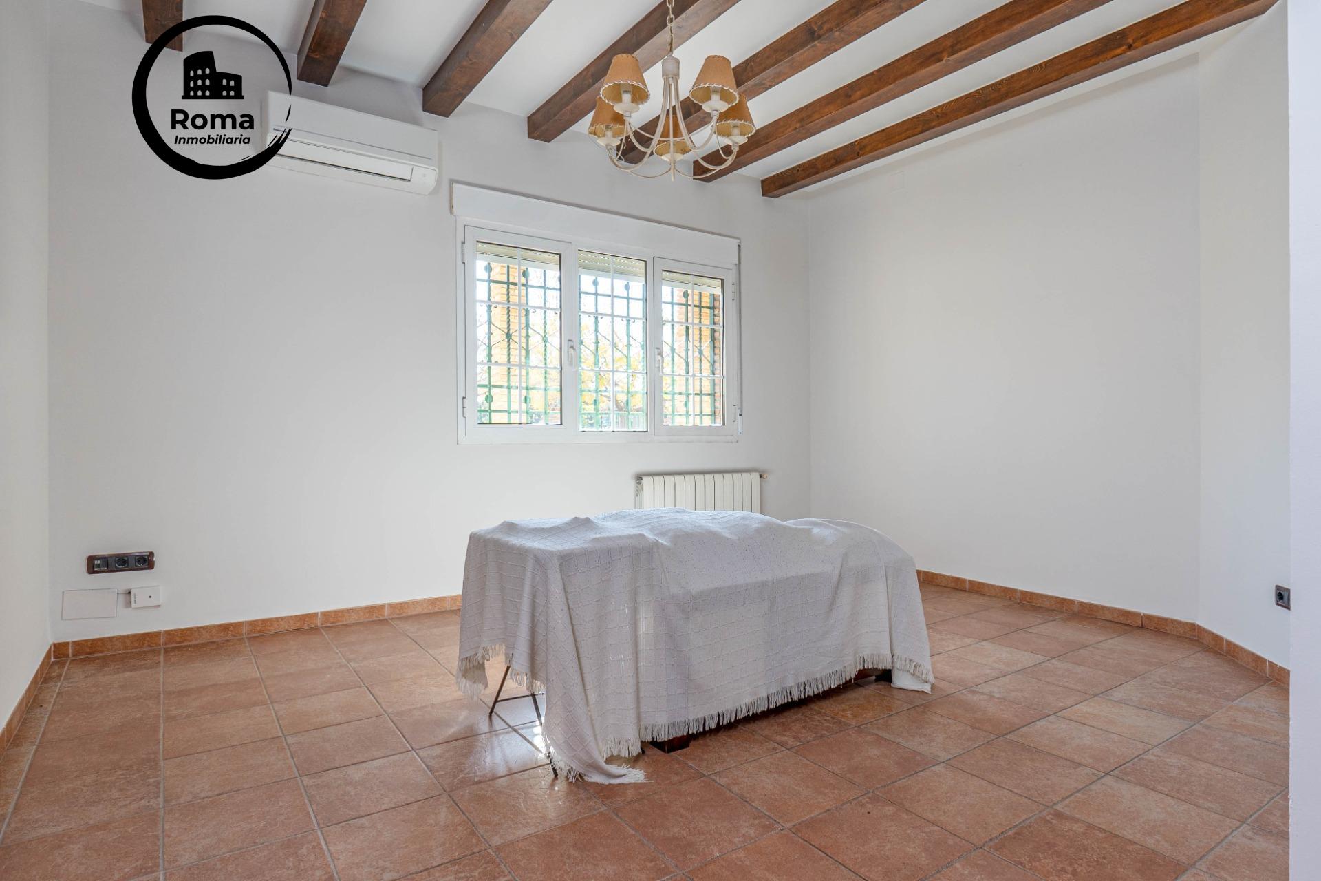 Chalet de 505 m2 construidos con piscina y jardines. 5 dormi - foto 19